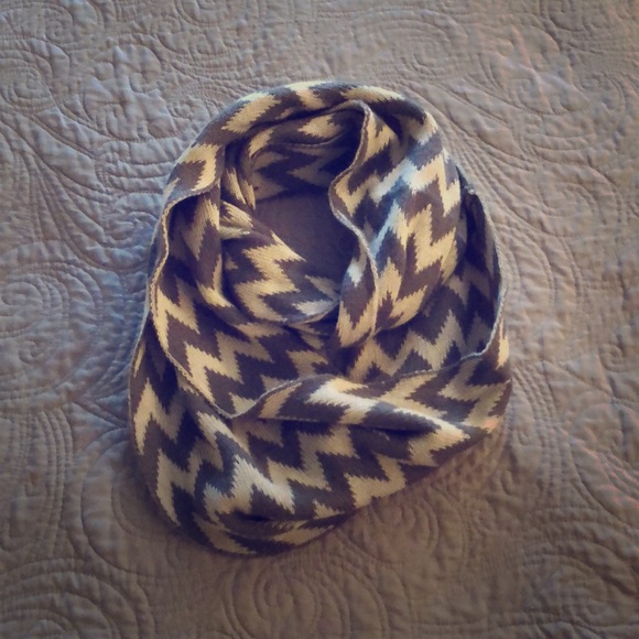 Scarf - Picture 1 of 2